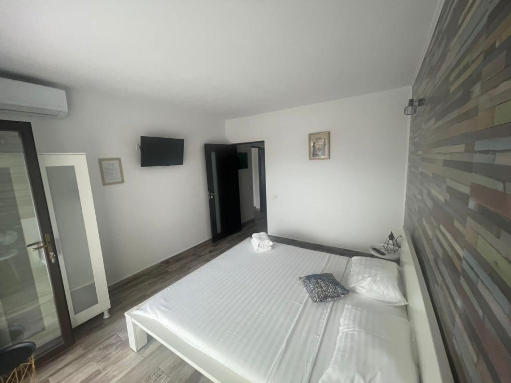 Mustaciosul Dunarii Hotel Ieşelniţa Екстериор снимка