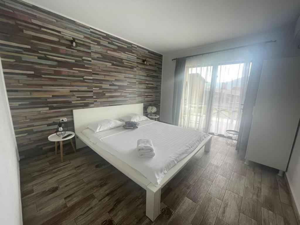 Mustaciosul Dunarii Hotel Ieşelniţa Екстериор снимка