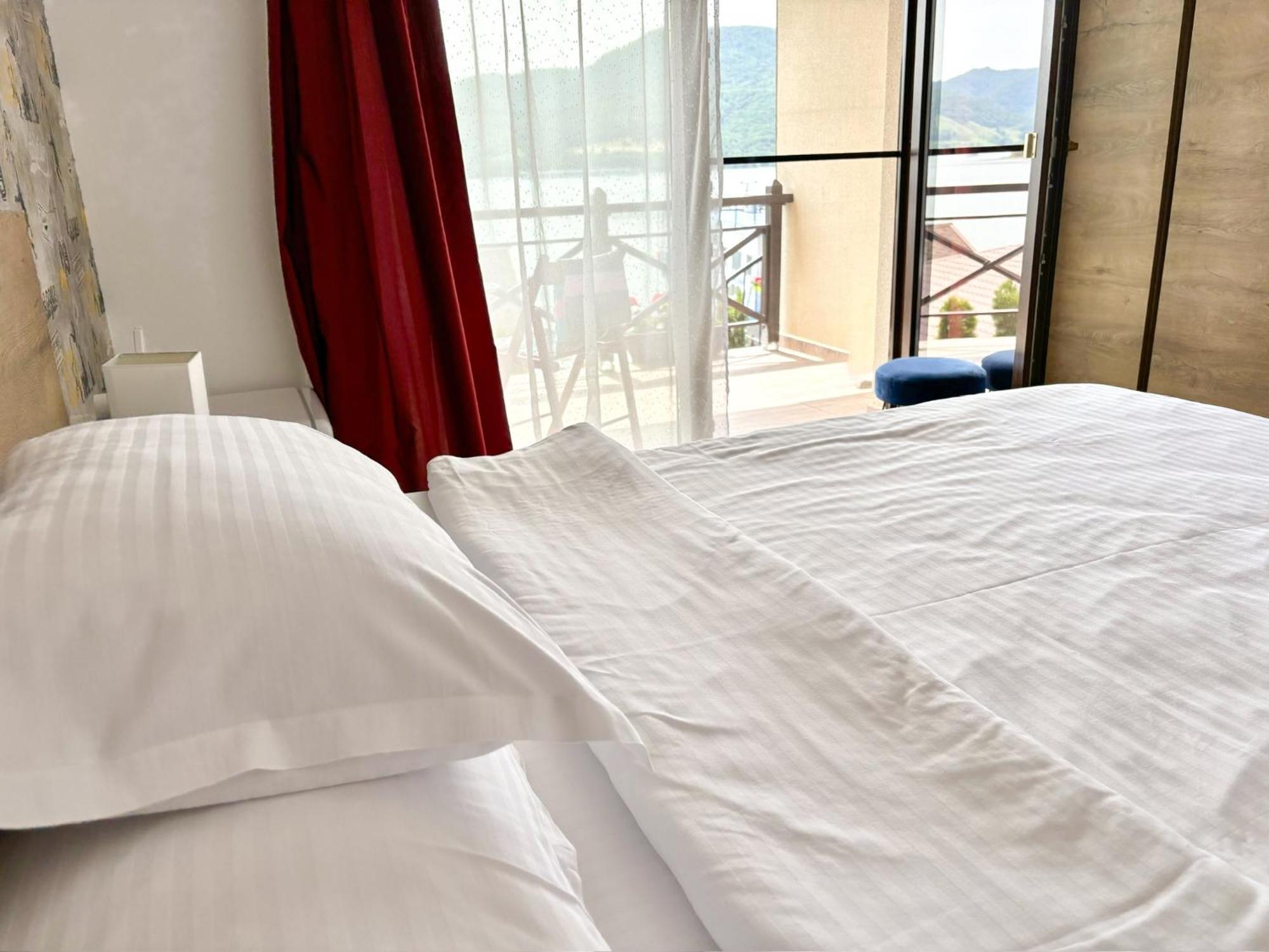 Mustaciosul Dunarii Hotel Ieşelniţa Екстериор снимка