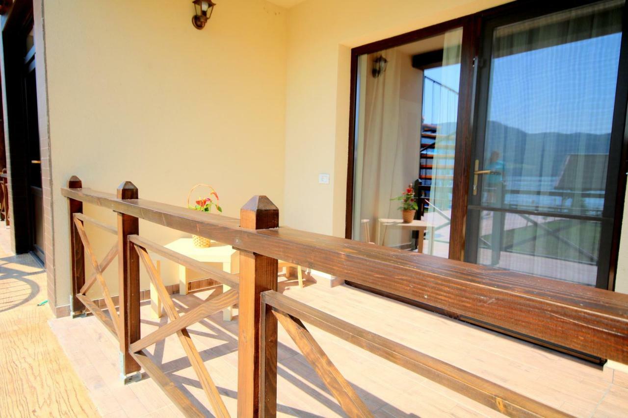 Mustaciosul Dunarii Hotel Ieşelniţa Екстериор снимка